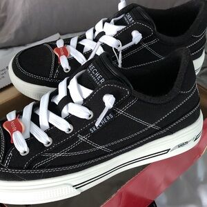 Skechers Women’s Black and White Arch Fit Slip on Women Sneakers